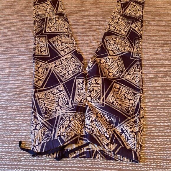Uniqlo Maroon + Tan print pull on pants size LNWOT - Picture 2 of 3
